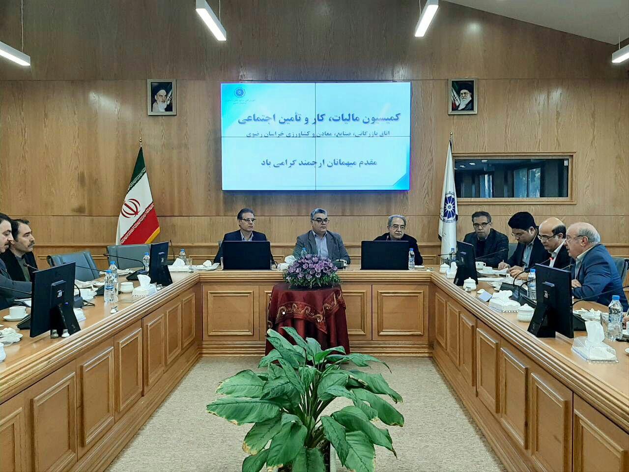 تعدد بخشنامهها و دستورالعملهای متناقض، چالشهای فراوانی را برای فعالان اقتصادی ایجاد کرده است تعدد بخشنامهها و دستورالعملهای متناقض، چالشهای فراوانی را برای فعالان اقتصادی ایجاد کرده است